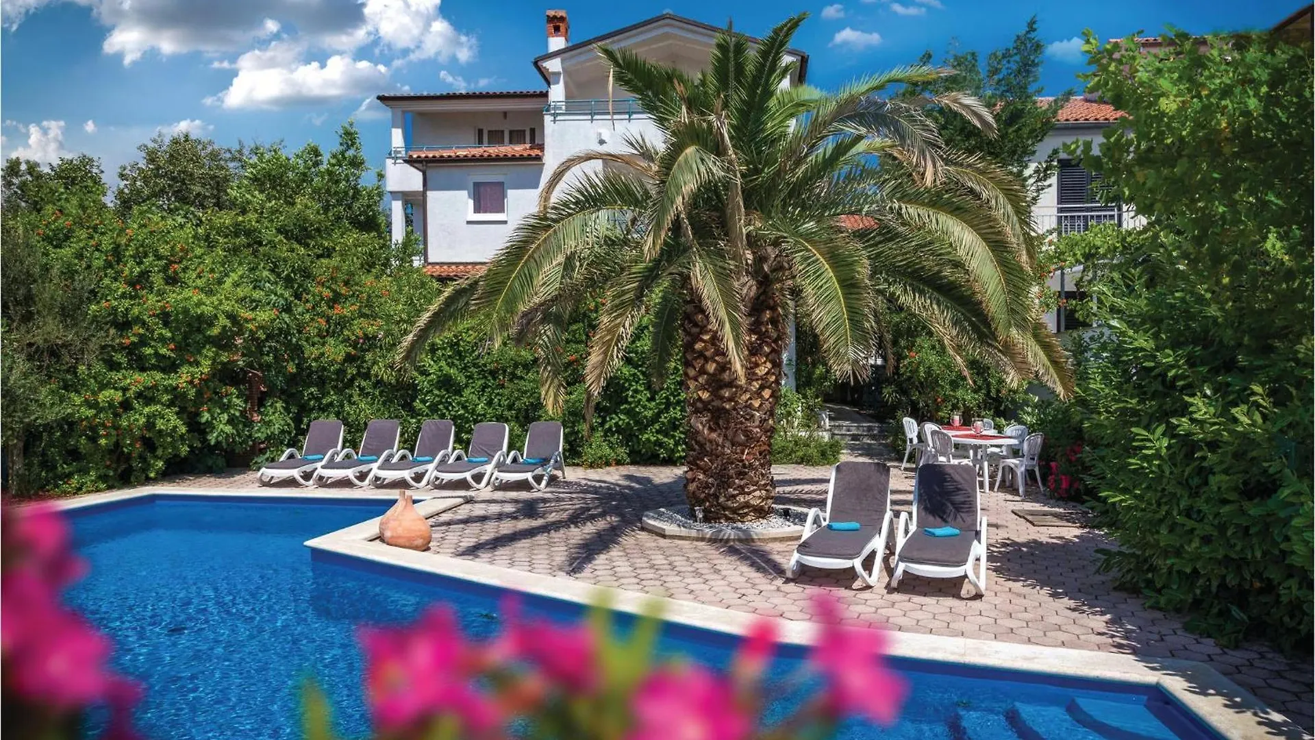 3 Bedroom Stunning Apartment In Pula
