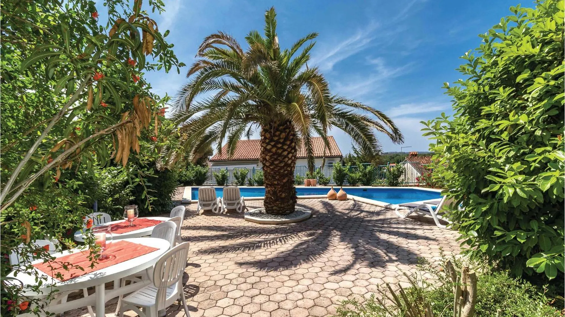 3 Bedroom Stunning Apartment In Pula