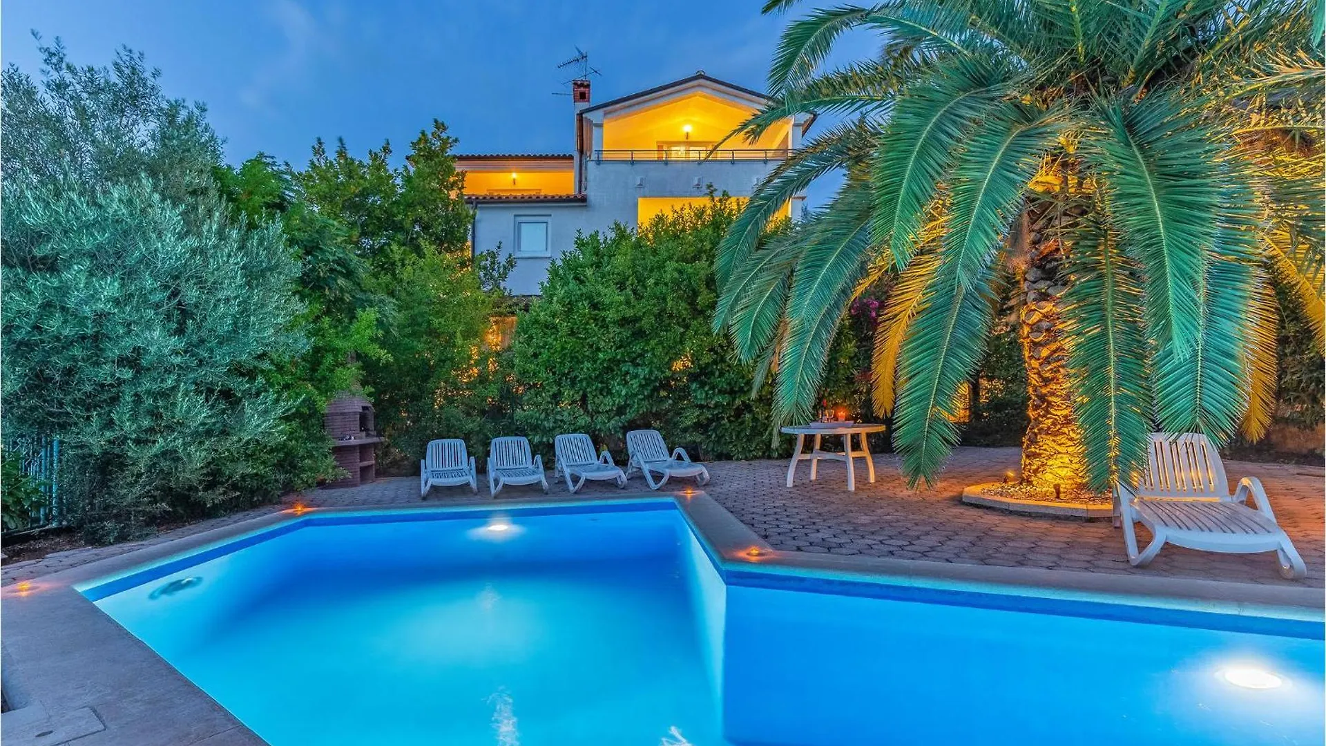 3 Bedroom Stunning Apartment In Pula