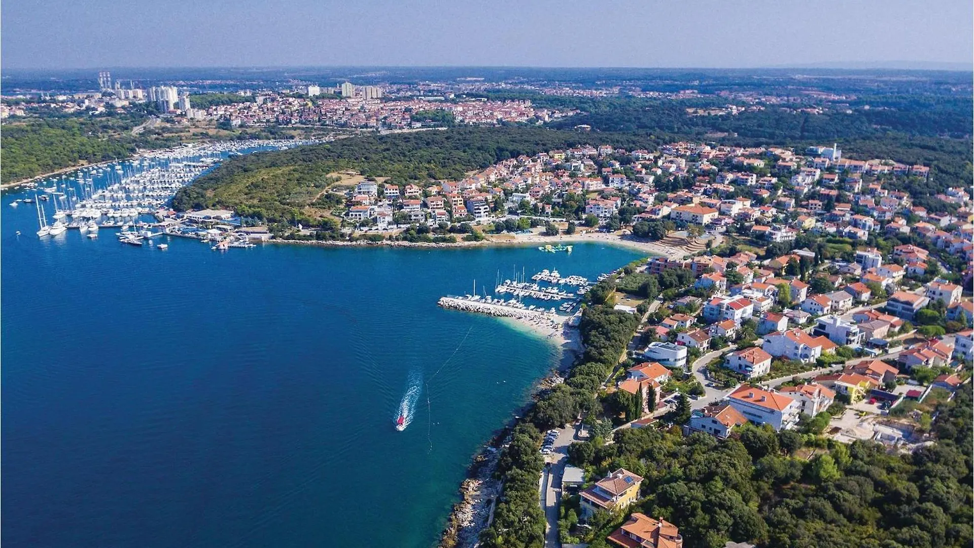 3 Bedroom Stunning Apartment In Pula