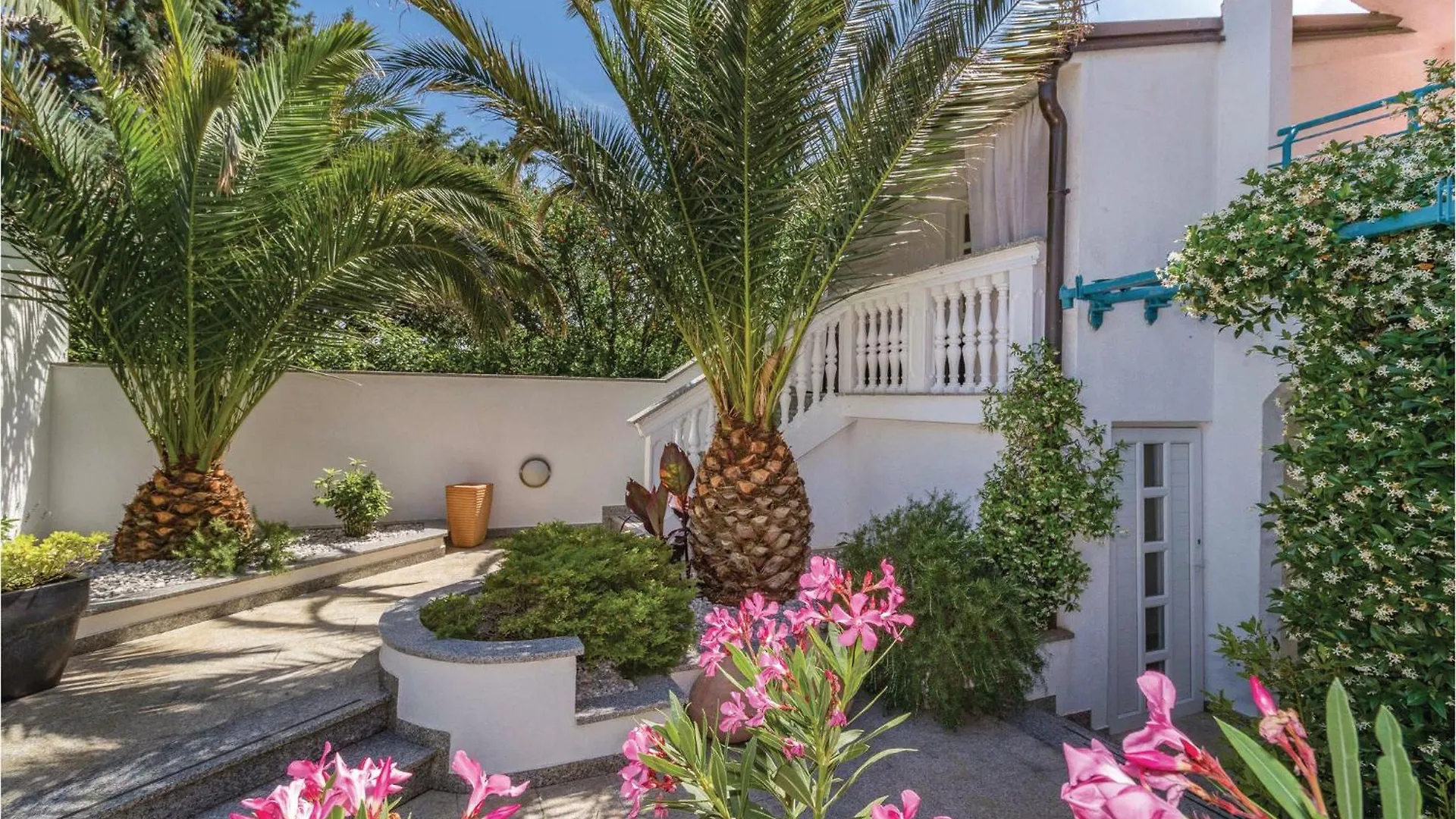 3 Bedroom Stunning Apartment In Pula