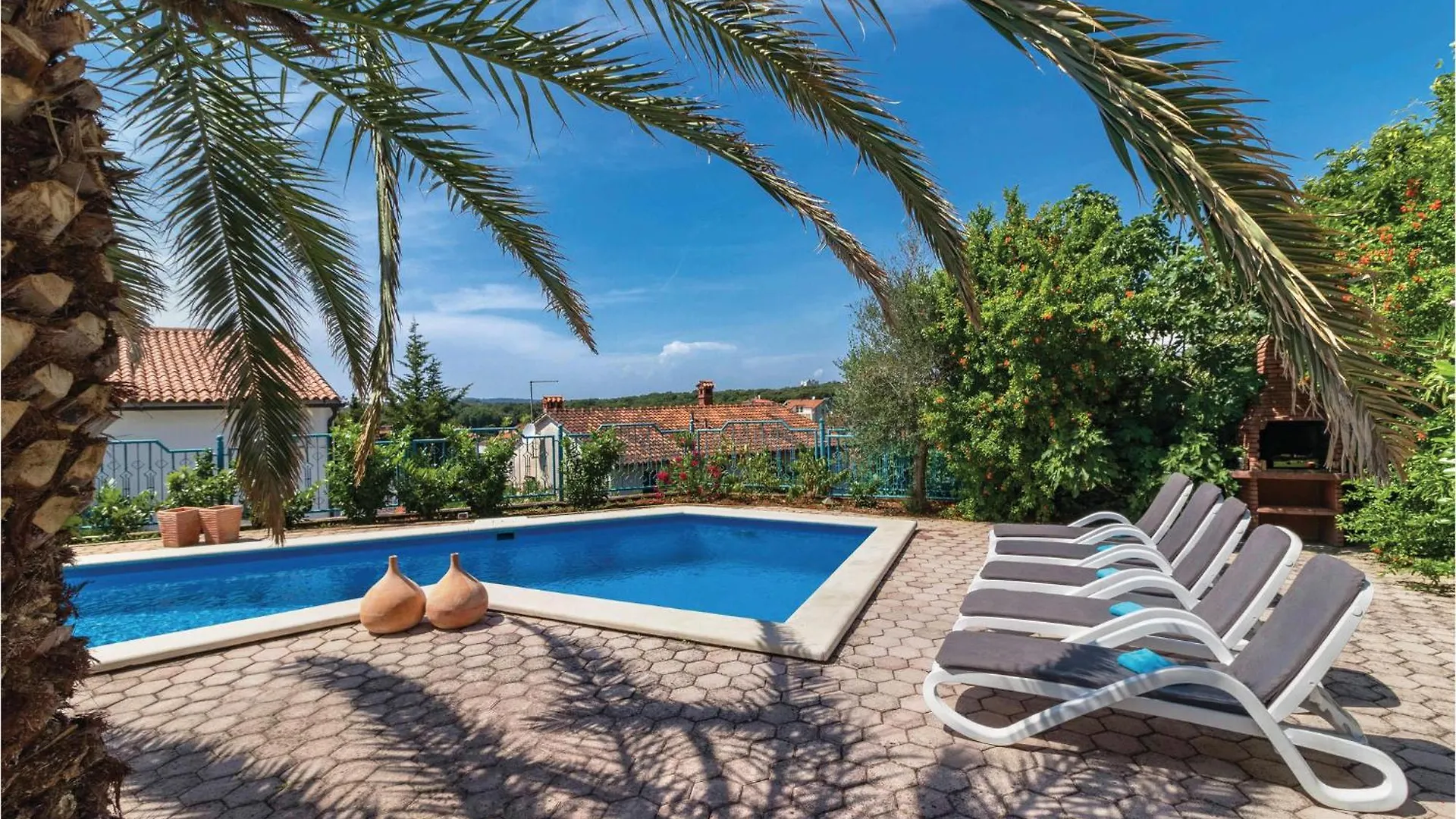 3 Bedroom Stunning Apartment In Pula